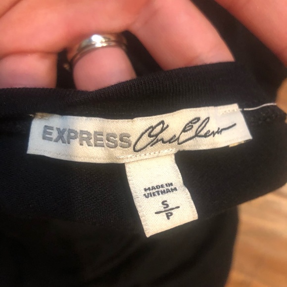 Super soft Express top with back cutout design - Picture 3 of 4